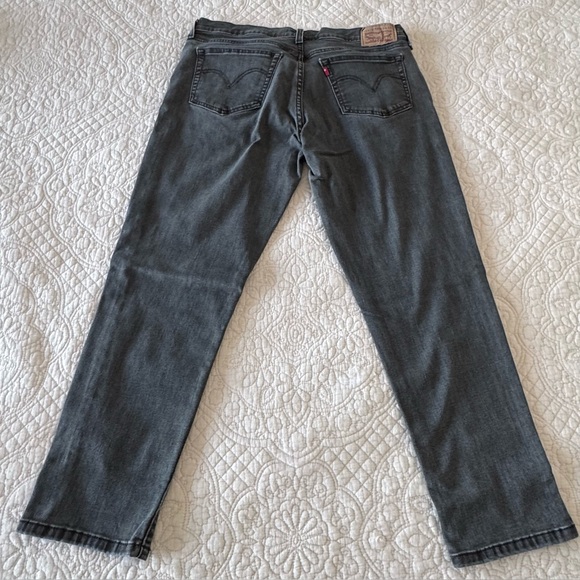 Levi's Women Capri Gray boyfriend Jeans - Picture 3 of 7